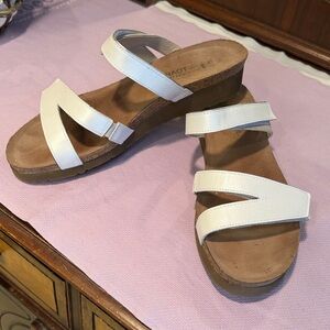 Naot Presley Sandals size 41 White
Like NEW